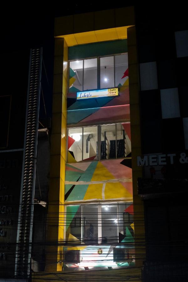 Liberta Hostel Банкок Екстериор снимка