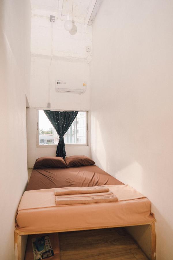Liberta Hostel Банкок Екстериор снимка