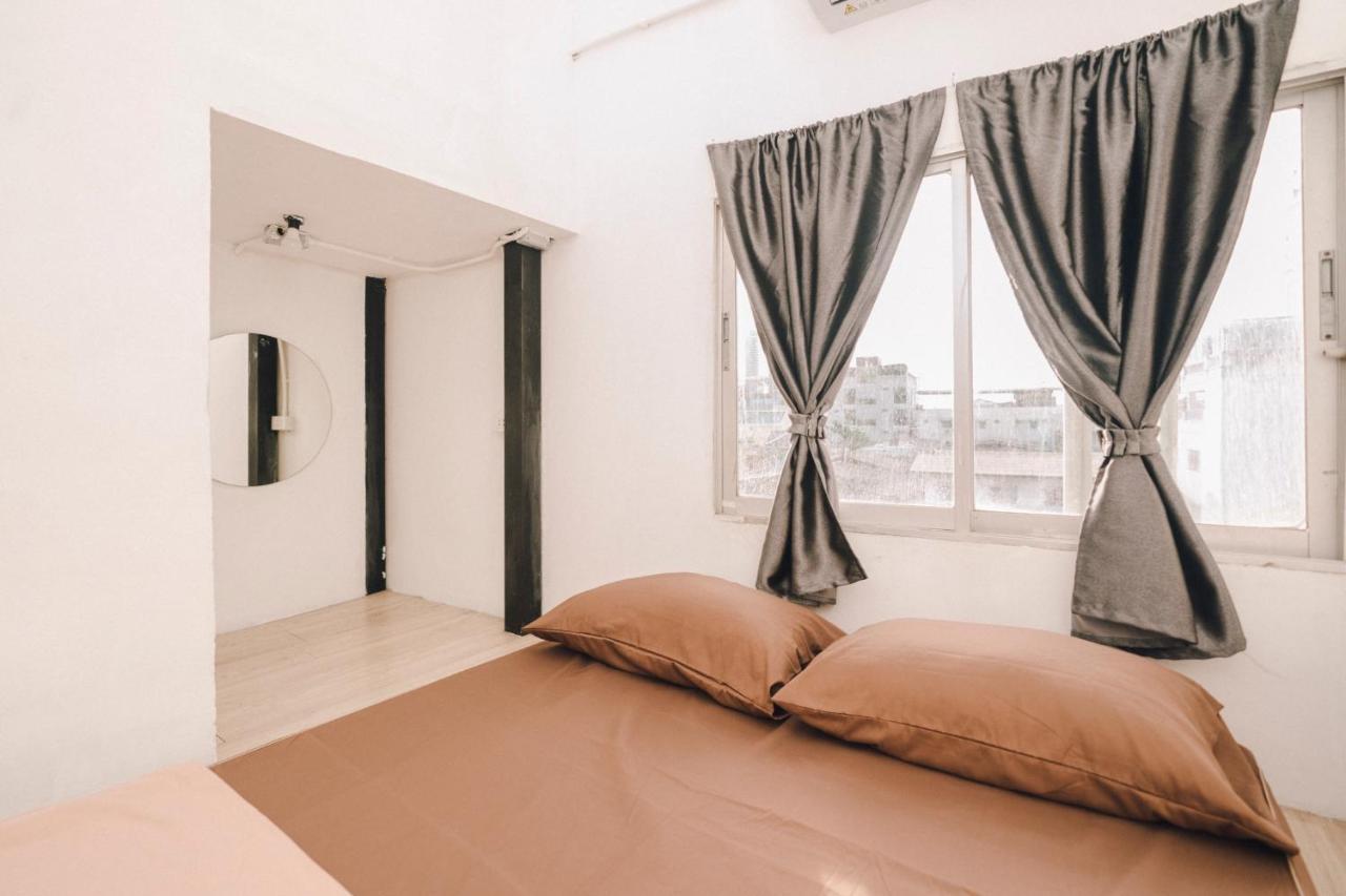 Liberta Hostel Банкок Екстериор снимка