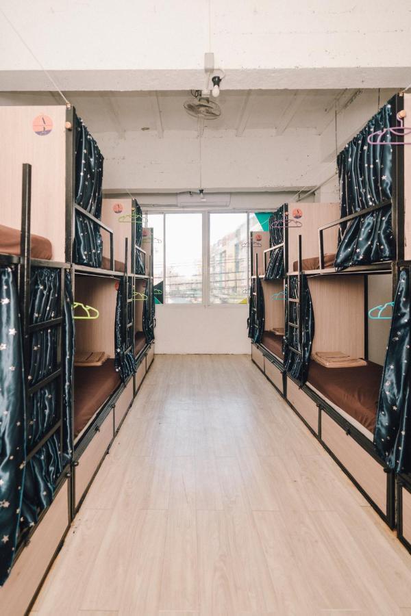 Liberta Hostel Банкок Екстериор снимка