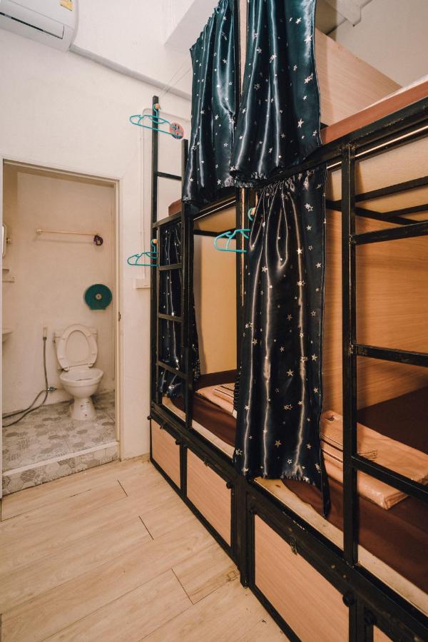 Liberta Hostel Банкок Екстериор снимка