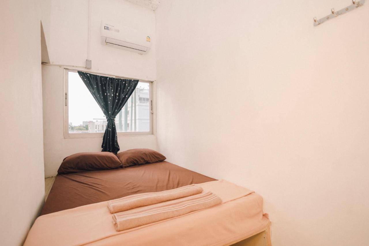 Liberta Hostel Банкок Екстериор снимка