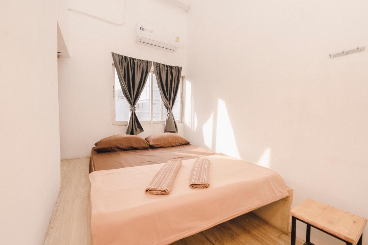 Liberta Hostel Банкок Екстериор снимка