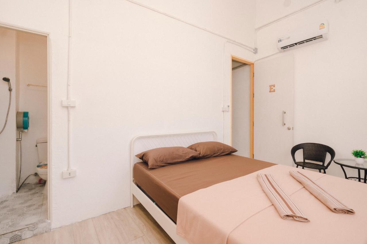 Liberta Hostel Банкок Екстериор снимка