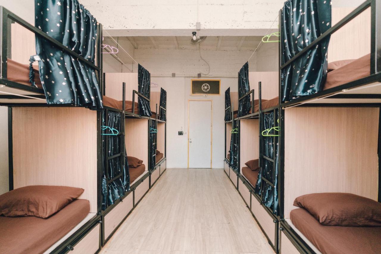 Liberta Hostel Банкок Екстериор снимка