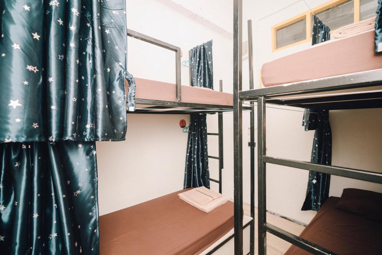Liberta Hostel Банкок Екстериор снимка