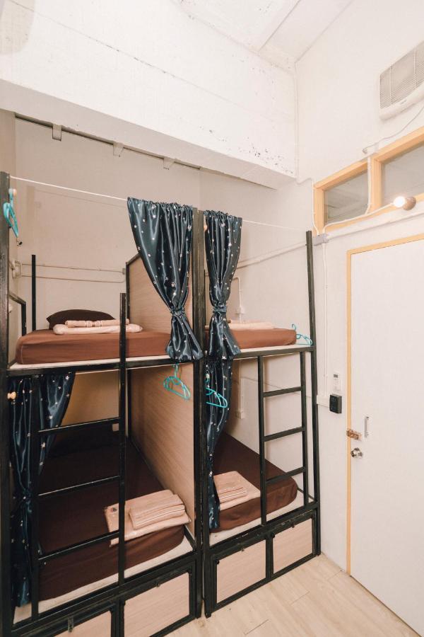 Liberta Hostel Банкок Екстериор снимка