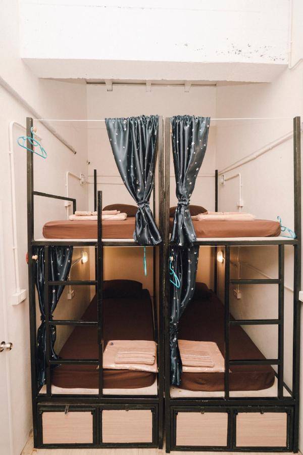 Liberta Hostel Банкок Екстериор снимка