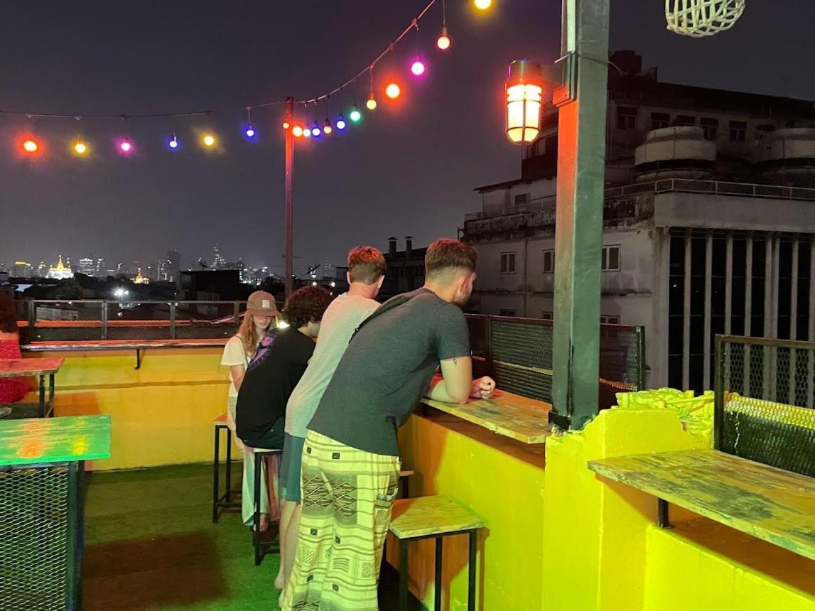 Liberta Hostel Банкок Екстериор снимка